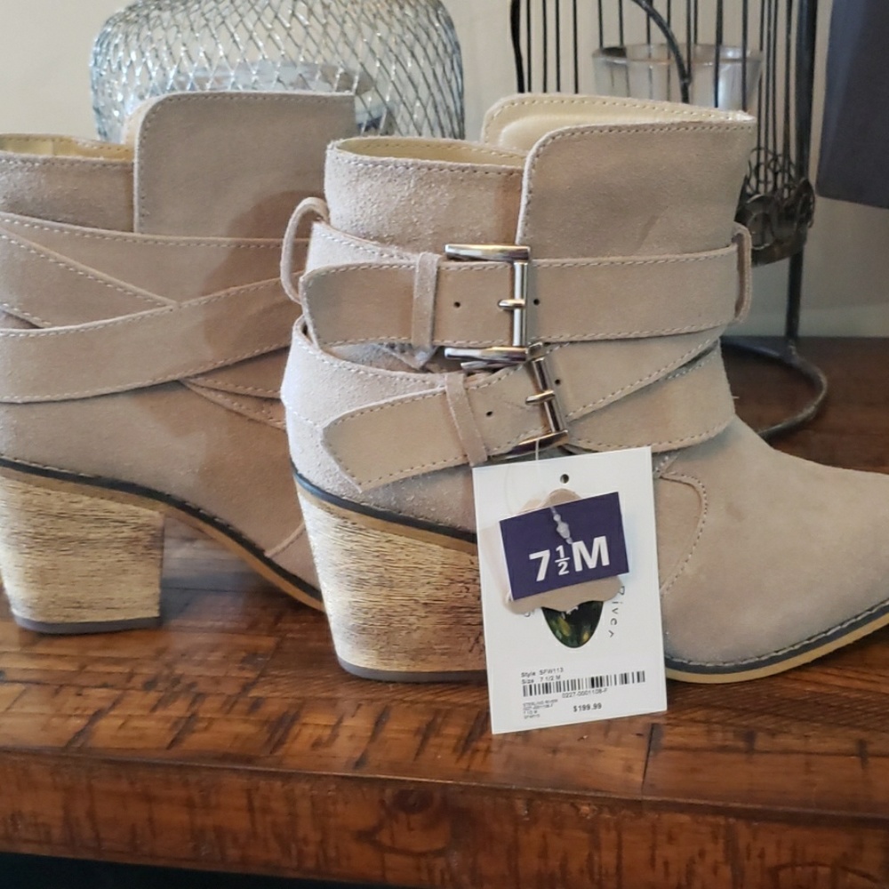 FINAL PRICE - Sterling River suede boots, Size 7.5